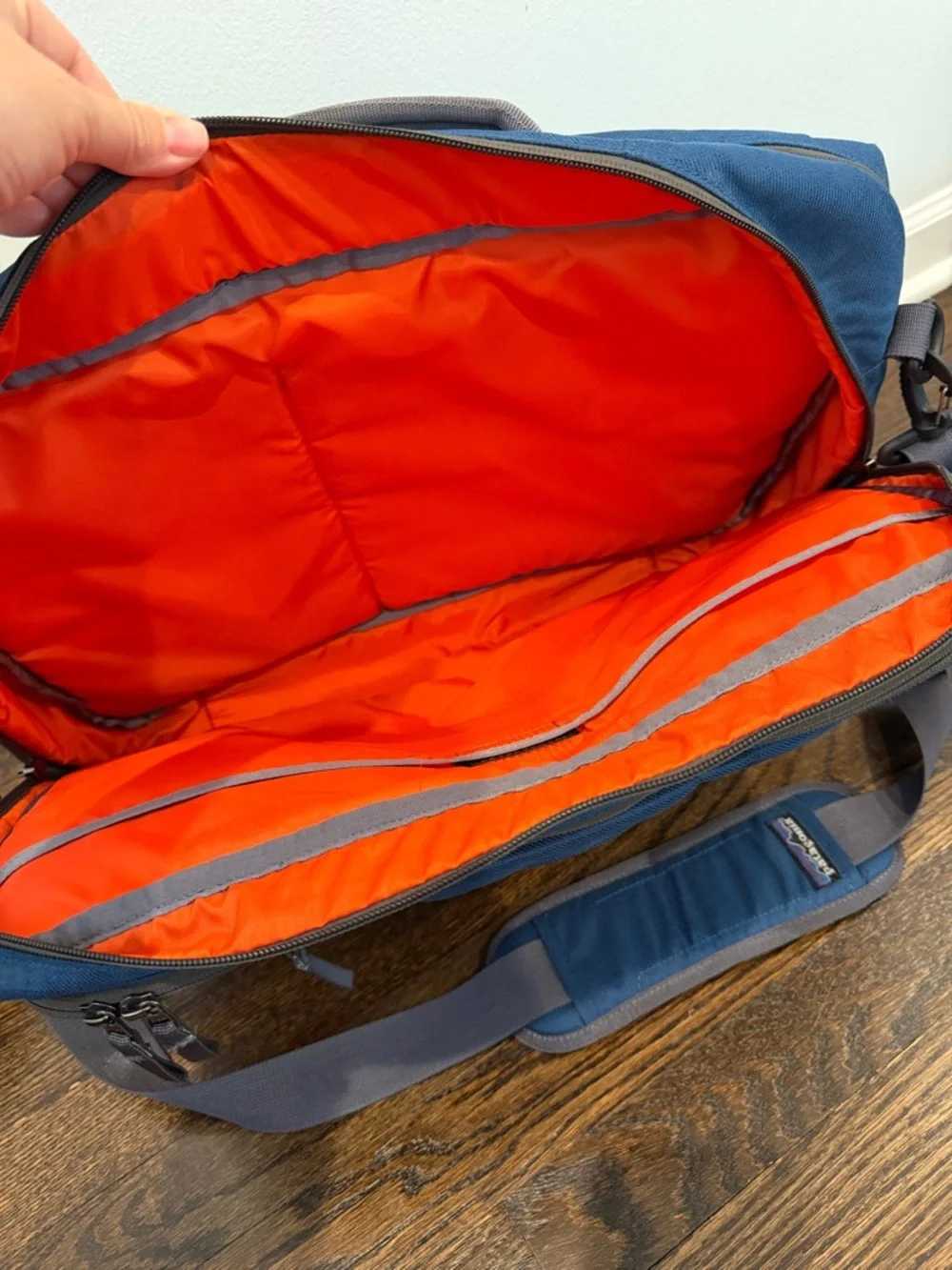 Patagonia Transport Shoulder Bag 26L messenger laptop travel bag